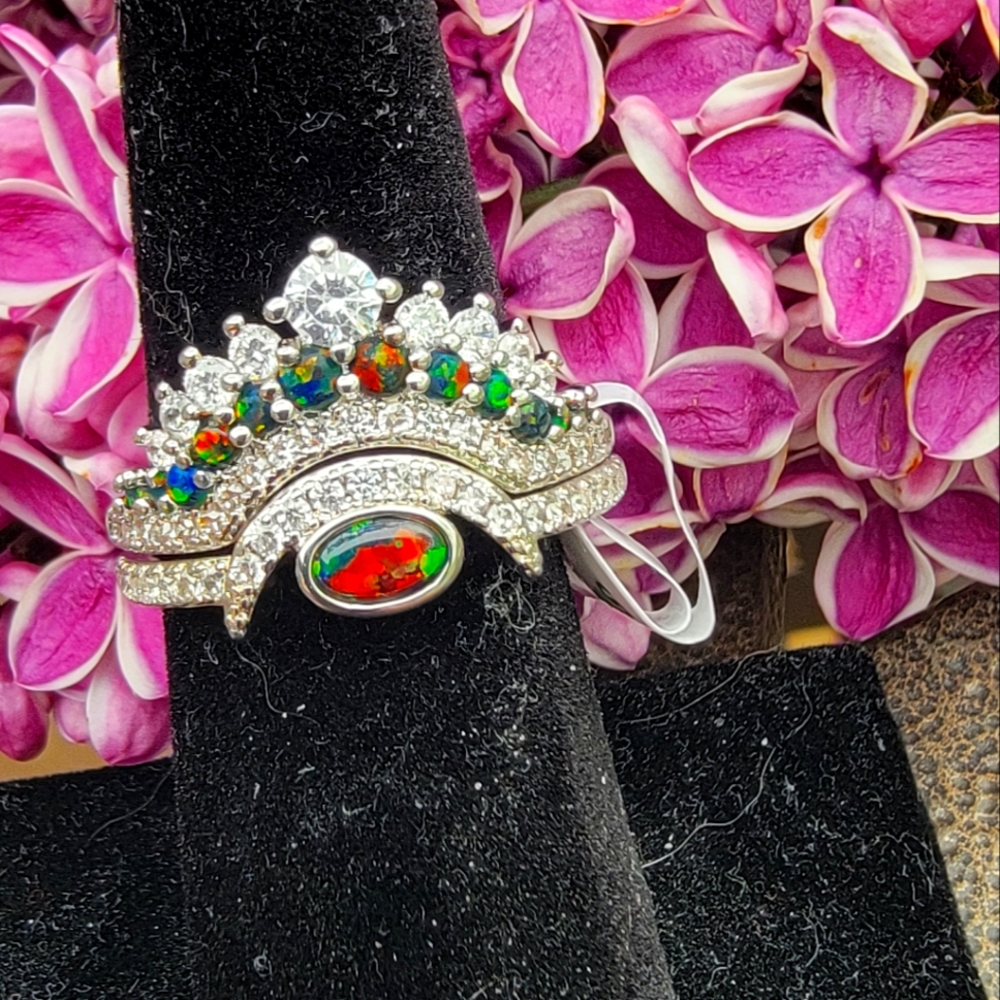 Bomb party ring size 8. Lab created fire opal